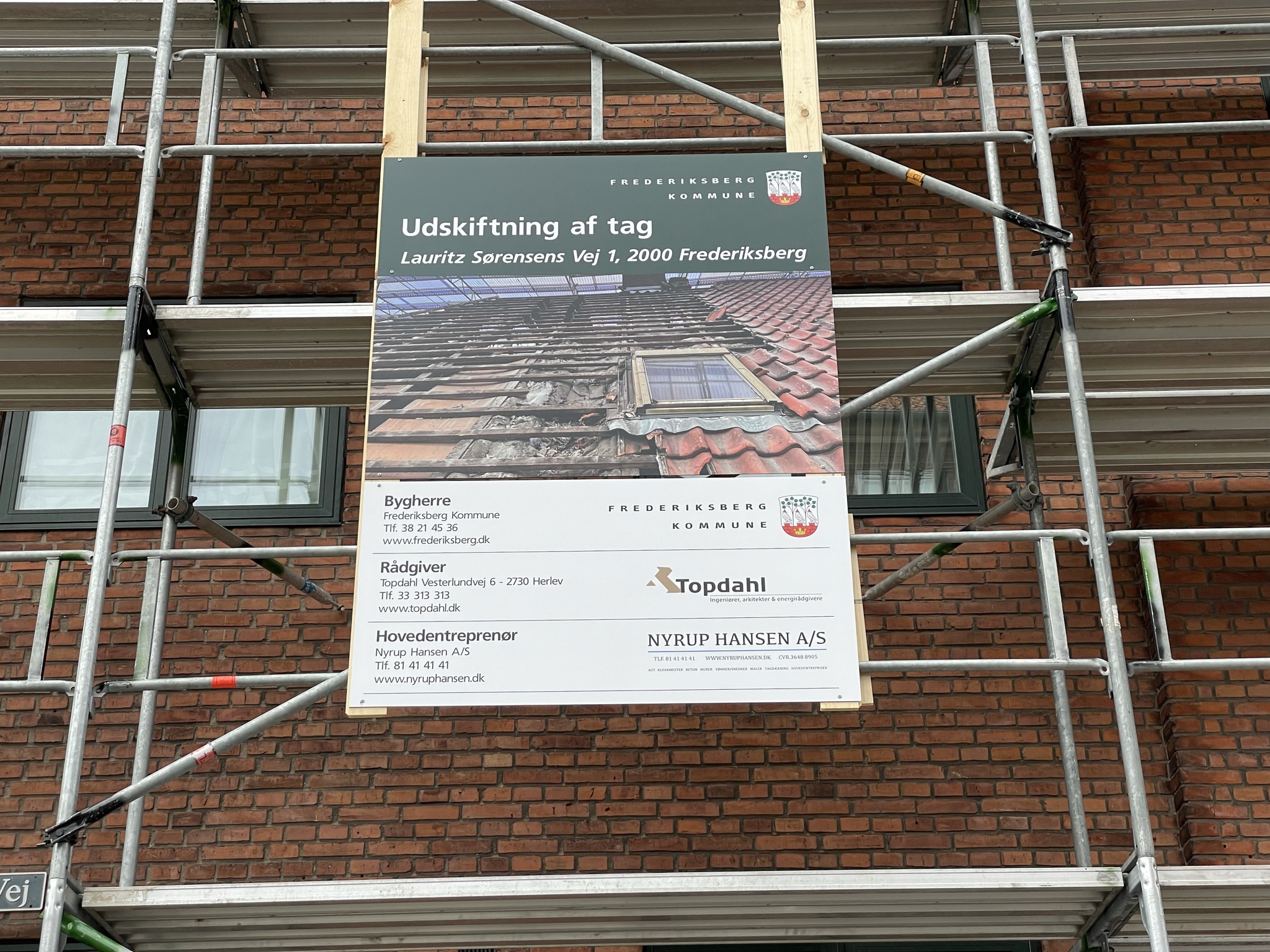 Fin tagudskiftnings- og facaderenovering for Frederiksberg Kommune